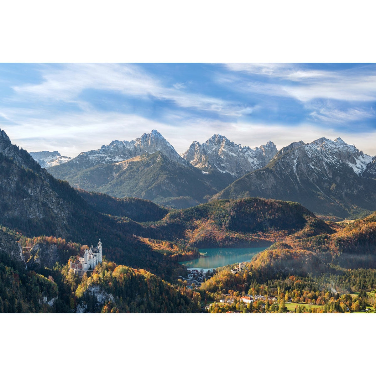 Acrylglasbild - Schloss Neuschwanstein im Herbstpanorama